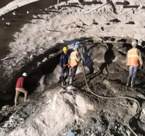 兴县隧道拱顶带模注浆料，微膨胀注浆料的特点及施工工艺